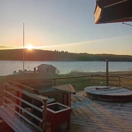 Vaestanro Skaergardsstuga Pa Egen Oe Med Batskjuts Sund