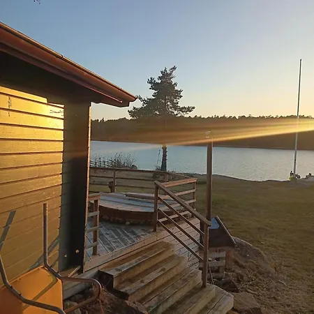 Vaestanro Skaergardsstuga Pa Egen Oe Med Batskjuts *