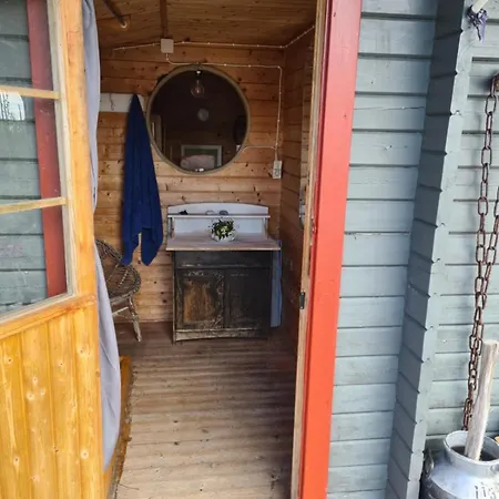 Villa Vaestanro Skaergardsstuga Pa Egen Oe Med Batskjuts