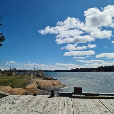 Vaestanro Skaergardsstuga Pa Egen Oe Med Batskjuts